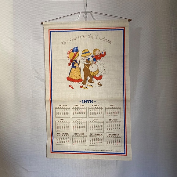 HOLLY HOBBIE Vintage 1976 Bicentennial Americana Linen Hanging Calendar - Picture 3 of 8